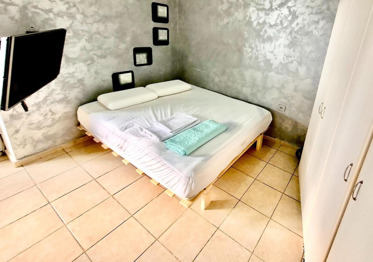 סטודיו על הים Apartment Бат Ям Екстериор снимка